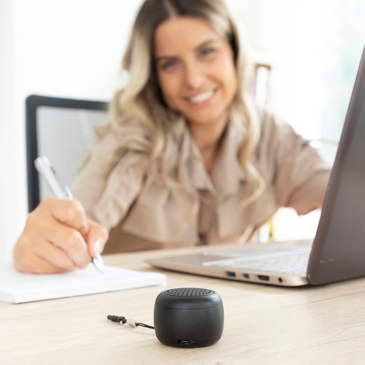 "Overal Muziek & Selfies – Draagbare Mini Speaker Miund InnovaGoods"